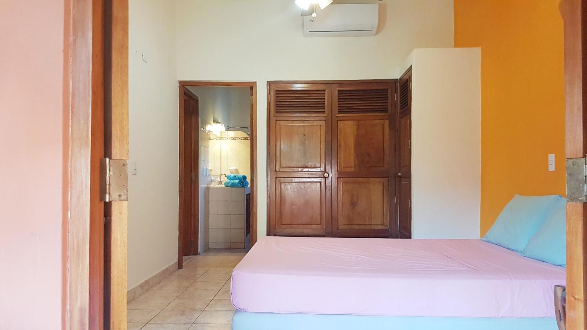 グラナダ Casa Calalaアパートホテル 部屋 写真
