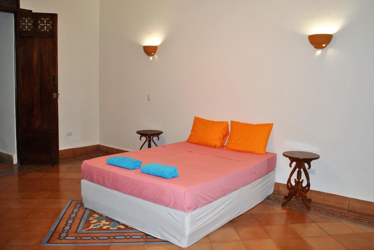 グラナダ Casa Calalaアパートホテル エクステリア 写真