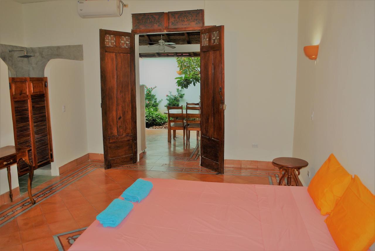 グラナダ Casa Calalaアパートホテル エクステリア 写真